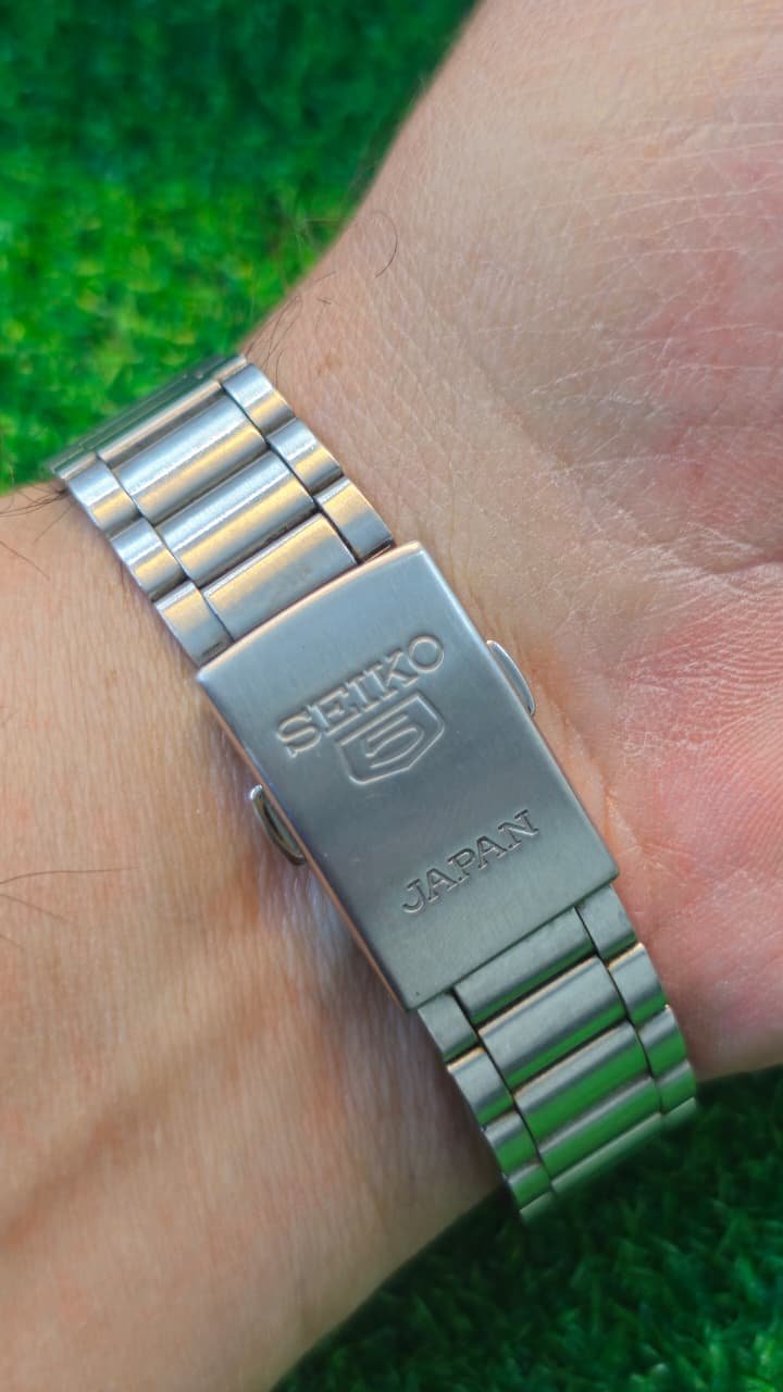 WhatsApp Image 2026-01-14 at 9.55.06 AM Seiko 5 Automatic 7s26 caliber 21-jewels japan made watch for Unisex (Used) - Image 3