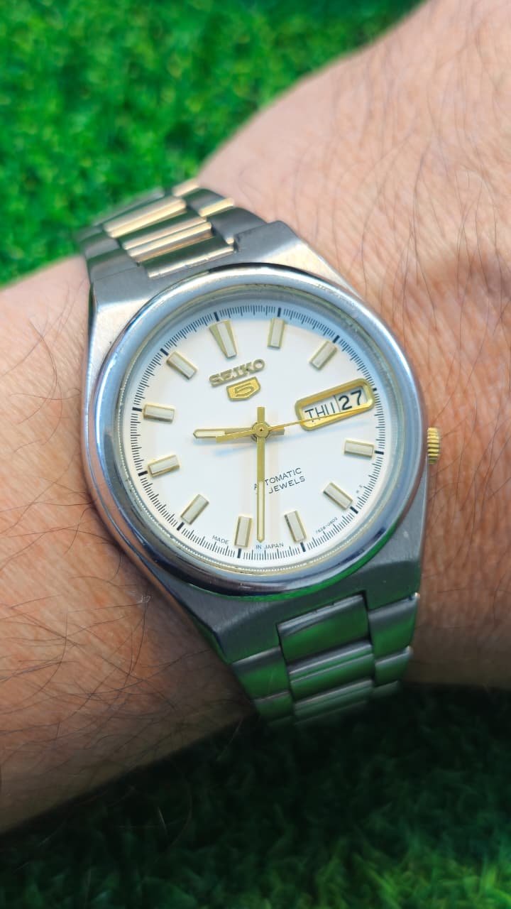 WhatsApp Image 2026-01-14 at 9.56.25 AM (1) Seiko 5 Automatic 7s26 caliber 21-jewels japan made watch for Unisex (Used) - Image 2