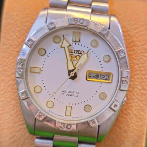 Seiko 5 Automatic 7009 caliber 17-jewels japan made White dial watch for Men's (Used)