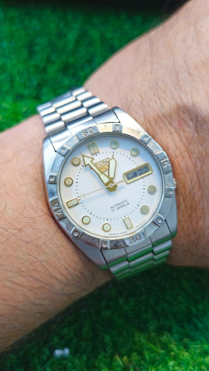 WhatsApp Image 2026-01-16 at 3.30.04 PM Seiko 5 Automatic 7009 caliber 17-jewels japan made White dial watch for Men's (Used) - Image 2
