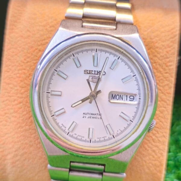 Seiko 5 Automatic 7s26 caliber 21-jewels japan made White dial watch for Men's (Used)