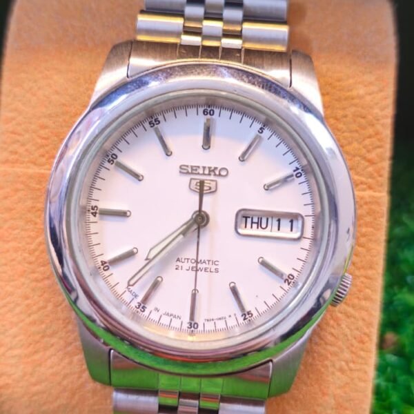 Seiko 5 Automatic 7s26 caliber 21-jewels japan made White 39mm dial watch for Men's (Used)