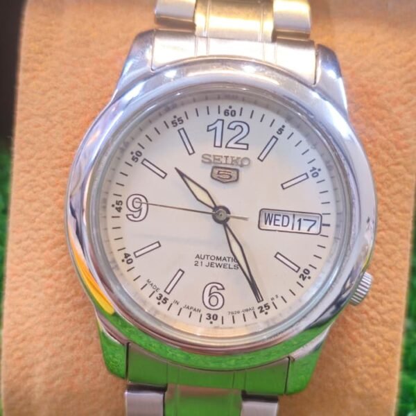 Seiko 5 Automatic 7s26 caliber 21-jewels japan made White 39mm dial watch for Men's (Used)