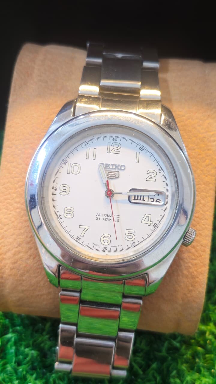 WhatsApp Image 2026-01-16 at 3.37.08 PM Seiko 5 Automatic 7s26 caliber 21-jewels japan made White 39mm dial watch for Men's (Used) - Image 1