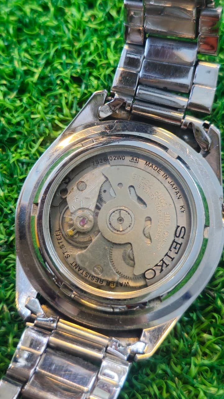 WhatsApp Image 2026-01-16 at 3.37.11 PM Seiko 5 Automatic 7s26 caliber 21-jewels japan made White 39mm dial watch for Men's (Used) - Image 4