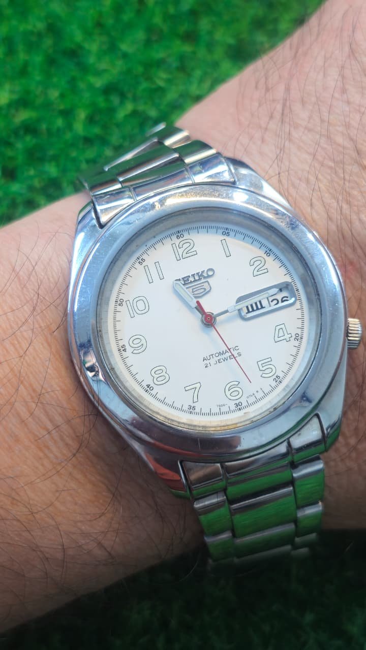 WhatsApp Image 2026-01-16 at 3.37.12 PM Seiko 5 Automatic 7s26 caliber 21-jewels japan made White 39mm dial watch for Men's (Used) - Image 2