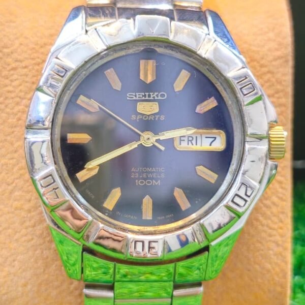 Seiko 5 Sports Automatic 7s26 caliber 21-jewels japan made White 40mm dial watch for Men's (Used)