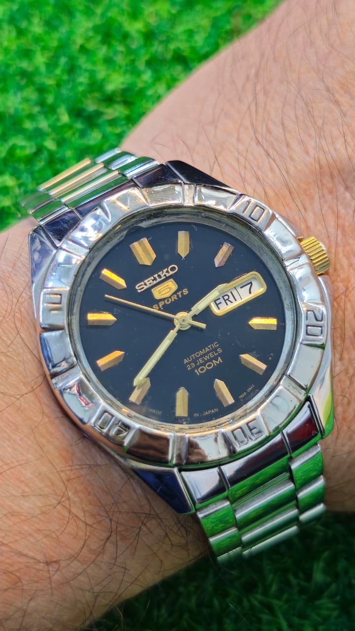 WhatsApp Image 2026-01-16 at 3.41.05 PM (1) Seiko 5 Sports Automatic 7s26 caliber 21-jewels japan made White 40mm dial watch for Men's (Used) - Image 2