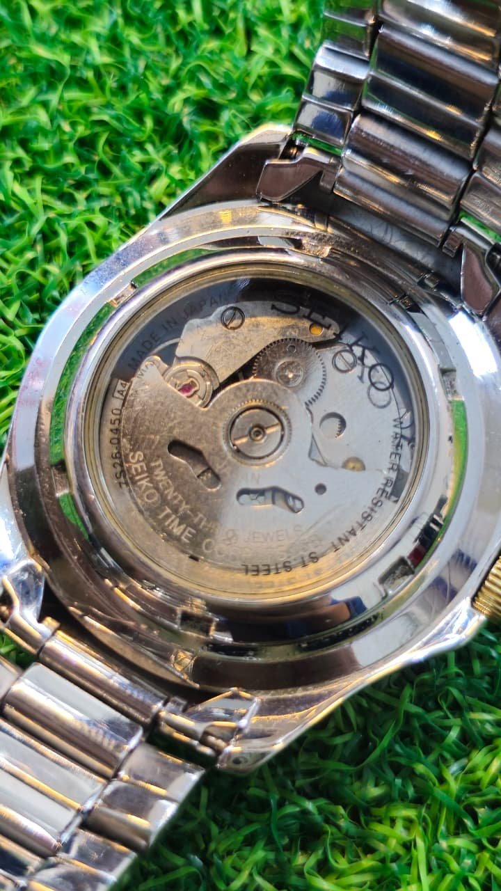 WhatsApp Image 2026-01-16 at 3.41.05 PM Seiko 5 Sports Automatic 7s26 caliber 21-jewels japan made White 40mm dial watch for Men's (Used) - Image 4