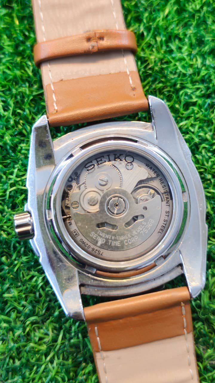 WhatsApp Image 2026-01-16 at 3.44.24 PM Seiko 5 Sports Automatic 7s36 caliber 23-jewels japan made White 42mm dial watch for Men's (Used) - Image 4