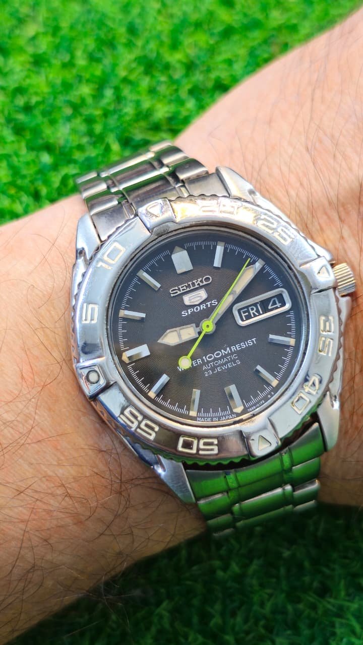 WhatsApp Image 2026-01-16 at 3.51.48 PM Seiko 5 Sports Automatic 7s36 caliber 23-jewels japan made Black 40mm dial watch for Men's (Used) - Image 2