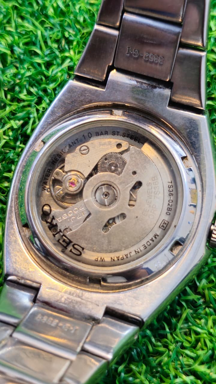 WhatsApp Image 2026-01-16 at 3.53.58 PM Seiko 5 Sports Automatic 7s36 caliber 23-jewels japan made Black 42mm dial watch for Men's (Used) - Image 4