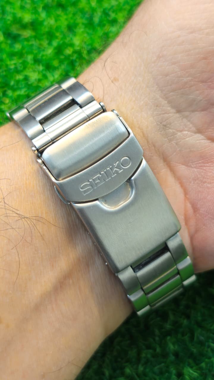 WhatsApp Image 2026-01-16 at 4.01.42 PM Seiko 5 Sports Navigator Automatic 7s36 caliber 23-jewels japan made White 42mm dial watch for Men's (Used) - Image 3