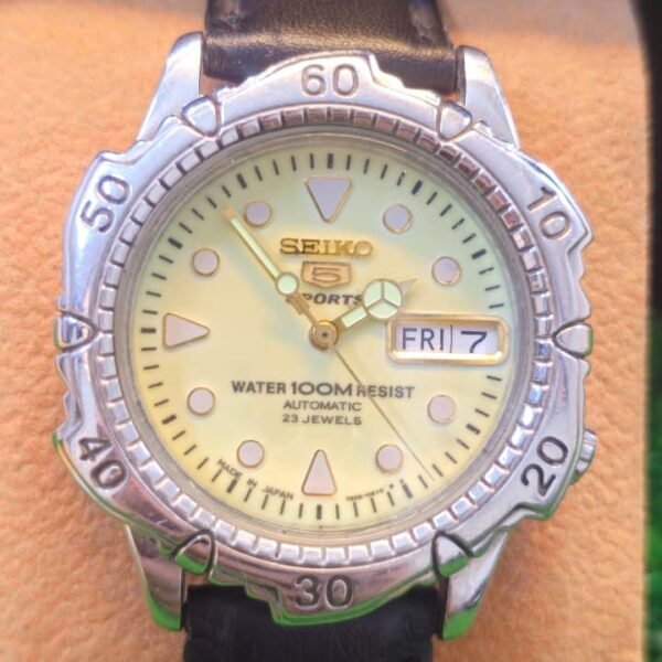 Seiko 5 Sports  Automatic 7s36 caliber 23-jewels japan made Radium 39mm dial watch for Men's (Used)