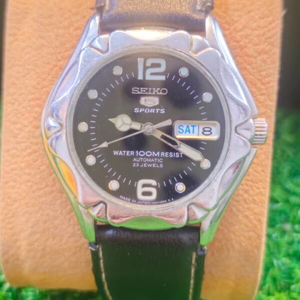 Seiko 5 Sports  Automatic 7s36 caliber 23-jewels japan made Black 39mm dial watch for Men's (Used)