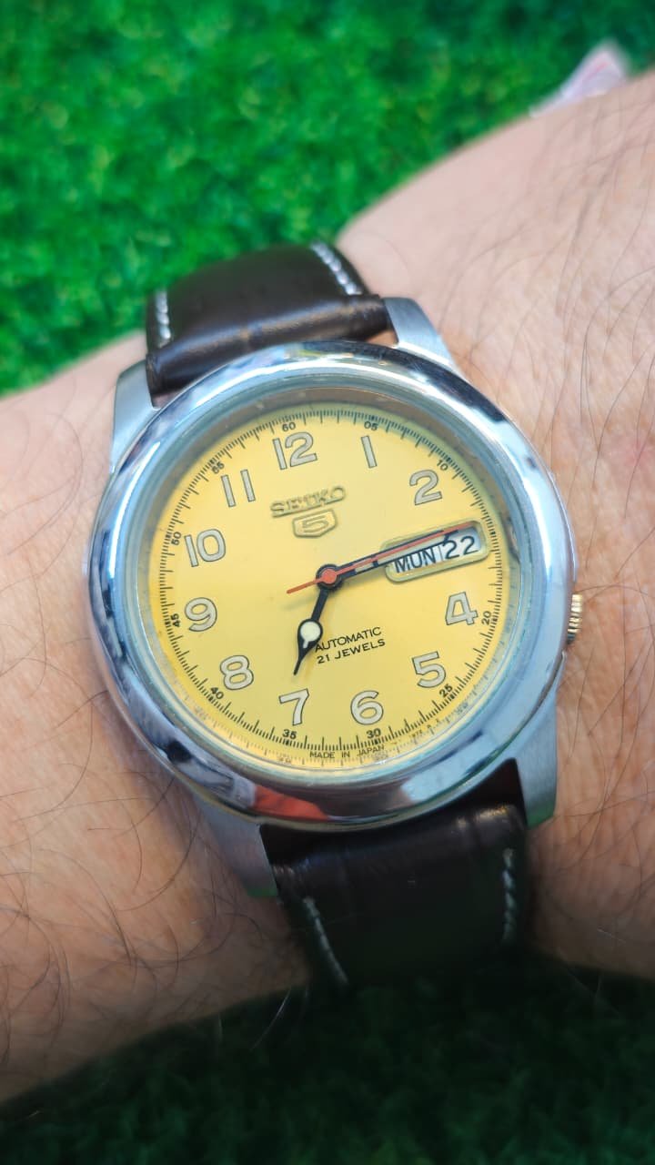 WhatsApp Image 2026-01-16 at 4.10.27 PM (1) Seiko 5 Automatic 7s26 caliber 21-jewels japan made Yellow 39mm dial watch for Men's (Used) - Image 2