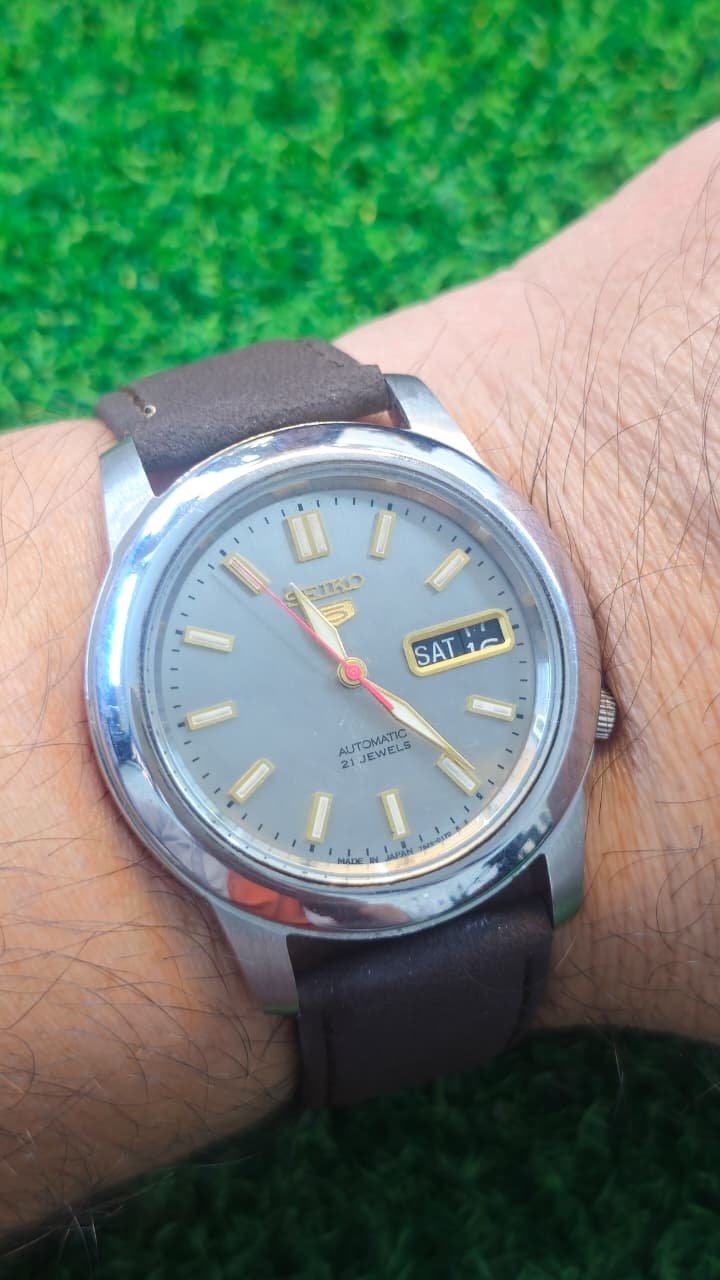 WhatsApp Image 2026-01-16 at 4.13.06 PM (1) Seiko 5 Automatic 7s26 caliber 21-jewels japan made Grey 39mm dial watch for Men's (Used) - Image 2