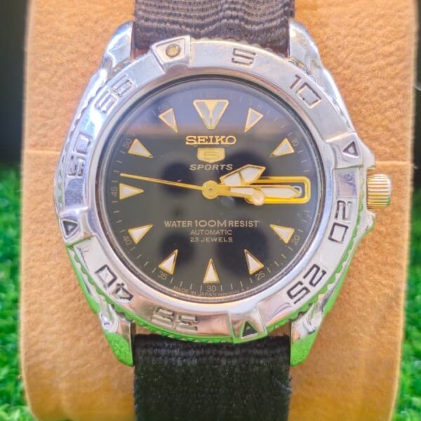 Seiko 5 Sports Automatic 7s36 caliber 23-jewels japan made Black 42mm dial watch for Men's (Used)