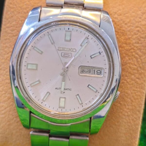 Seiko 5  Automatic 7009 caliber 21-jewels japan made Silver dial watch for Men's (Used)