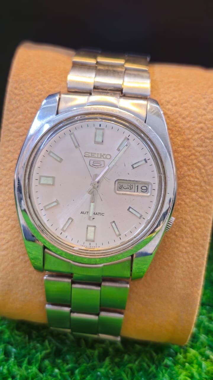 WhatsApp Image 2026-01-16 at 4.20.02 PM Seiko 5 Automatic 7009 caliber 21-jewels japan made Silver dial watch for Men's (Used) - Image 1