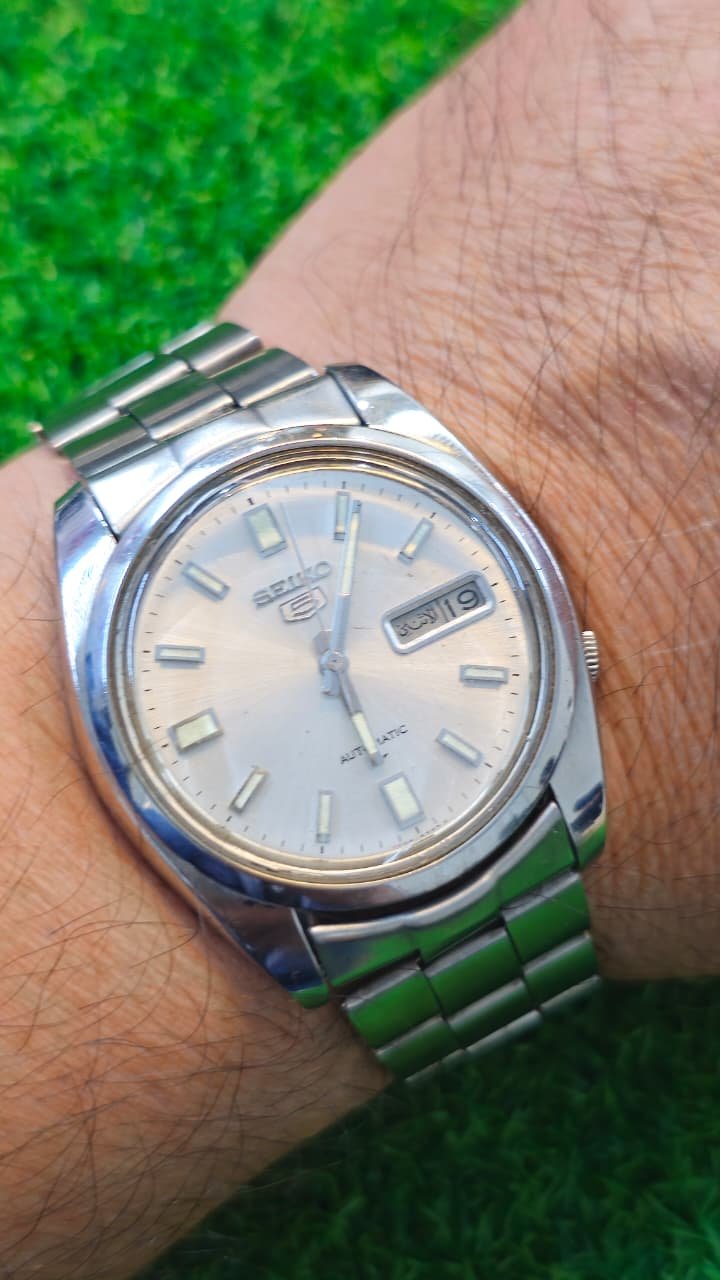 WhatsApp Image 2026-01-16 at 4.20.03 PM (1) Seiko 5 Automatic 7009 caliber 21-jewels japan made Silver dial watch for Men's (Used) - Image 2