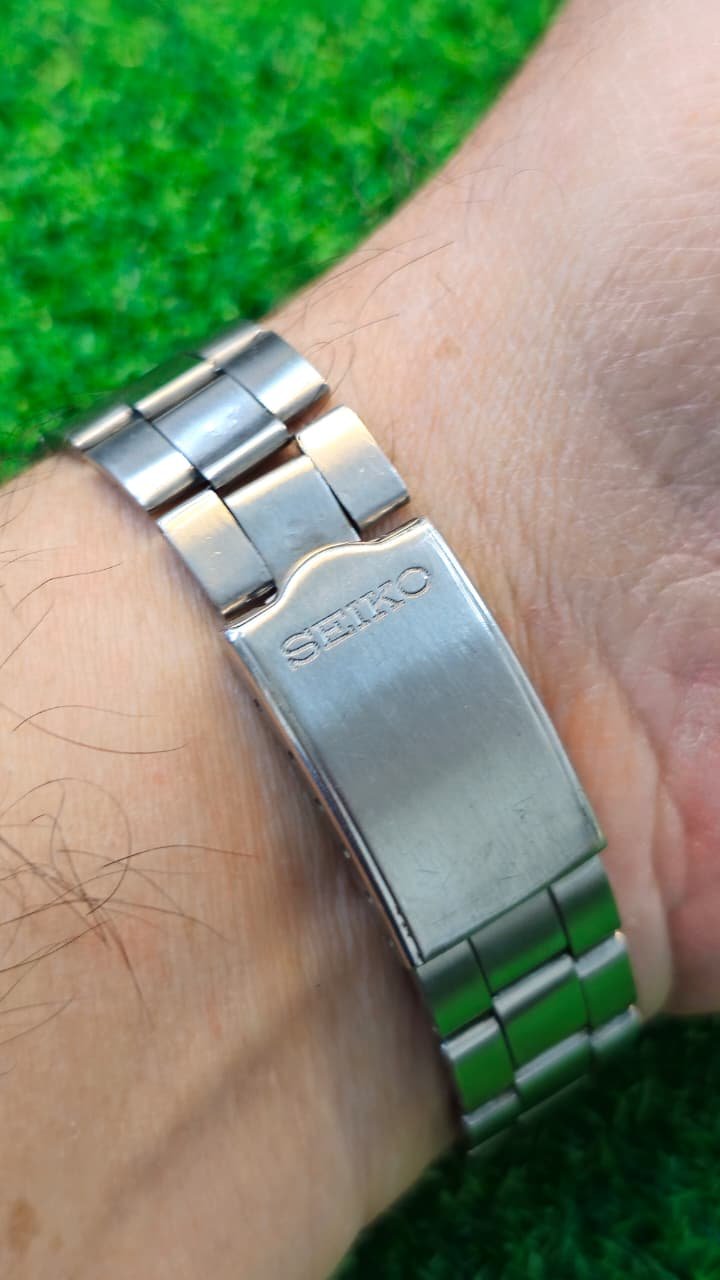 WhatsApp Image 2026-01-16 at 4.20.04 PM Seiko 5 Automatic 7009 caliber 21-jewels japan made Silver dial watch for Men's (Used) - Image 4