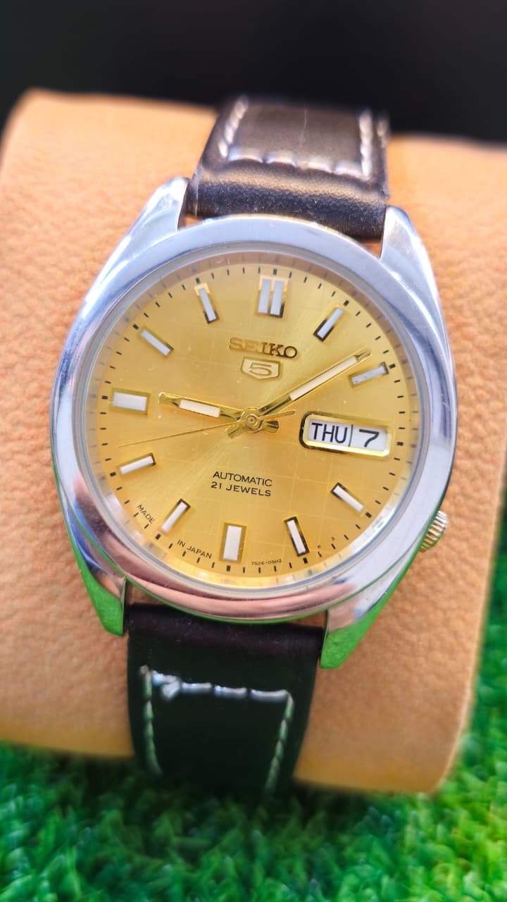 WhatsApp Image 2026-01-16 at 4.57.21 PM Seiko 5 Automatic 7s26 caliber 21-jewels japan made watch for Men's (Used) - Image 1