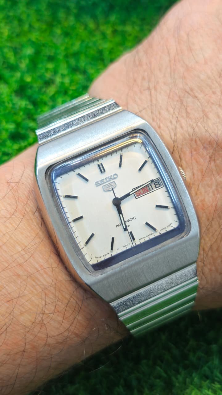 WhatsApp Image 2026-01-16 at 5.08.03 PM (1) 1970s Seiko 5 Automatic 7009 caliber 21-jewels japan made watch for Men's (Used) - Image 2