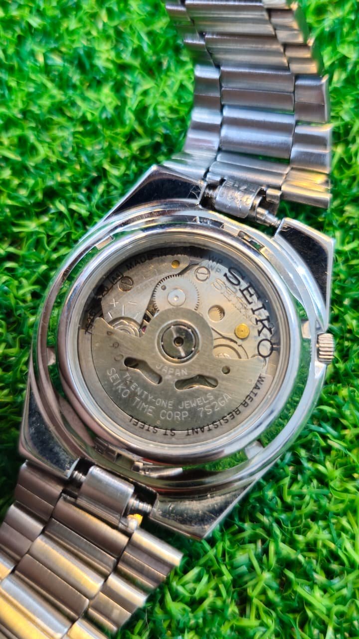 WhatsApp Image 2026-01-16 at 5.19.29 PM (1) Seiko 5 Automatic 7s26 caliber 21-jewels japan made watch for Men's (Used) - Image 4