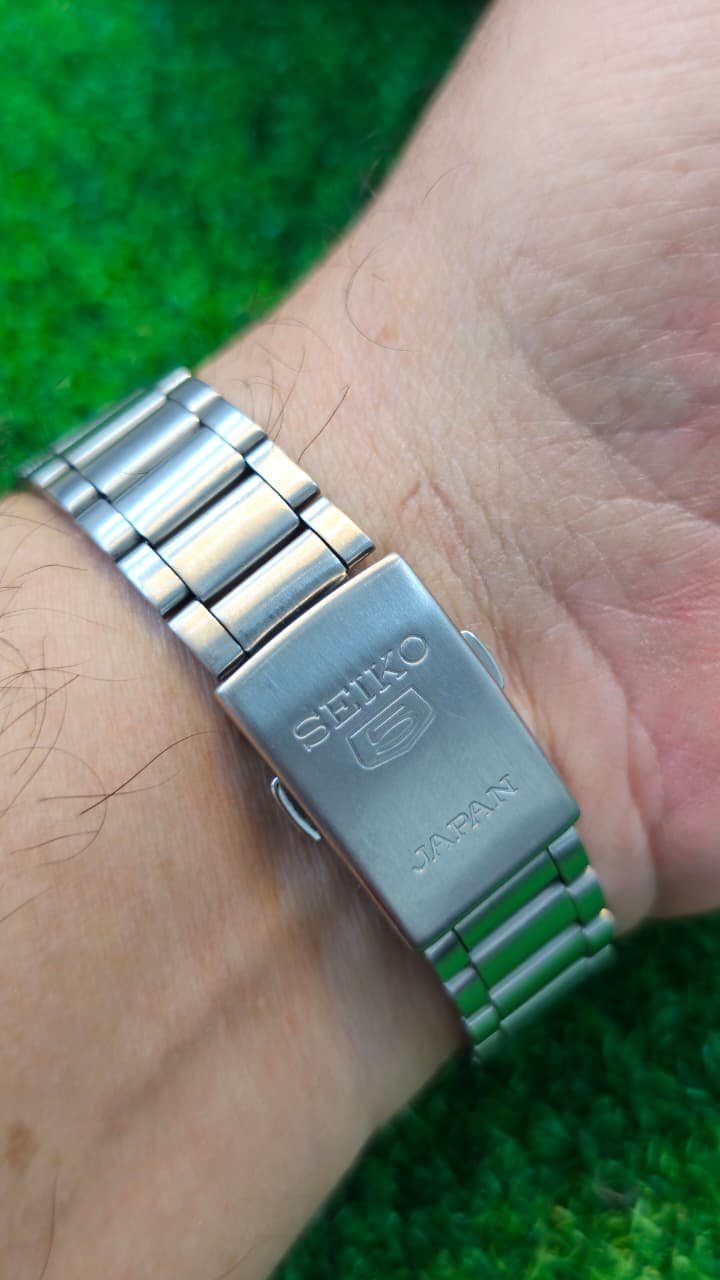WhatsApp Image 2026-01-16 at 5.19.30 PM (1) Seiko 5 Automatic 7s26 caliber 21-jewels japan made watch for Men's (Used) - Image 3