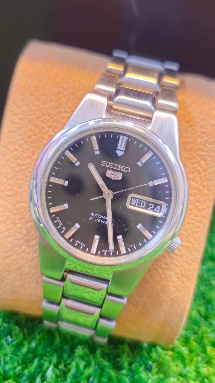 WhatsApp Image 2026-01-16 at 6.15.29 PM Seiko 5 Automatic 7s26 caliber 21-jewels japan made watch for Men's (Used) - Image 1