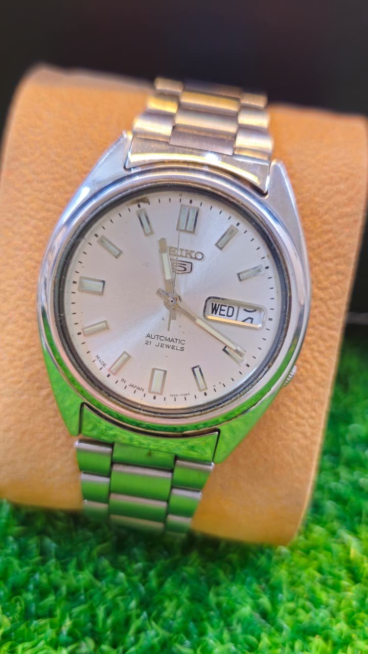 WhatsApp Image 2026-01-16 at 6.21.30 PM 1980s Seiko 5 Automatic 7s26 caliber 21-jewels japan made watch for Men's (Used) - Image 1