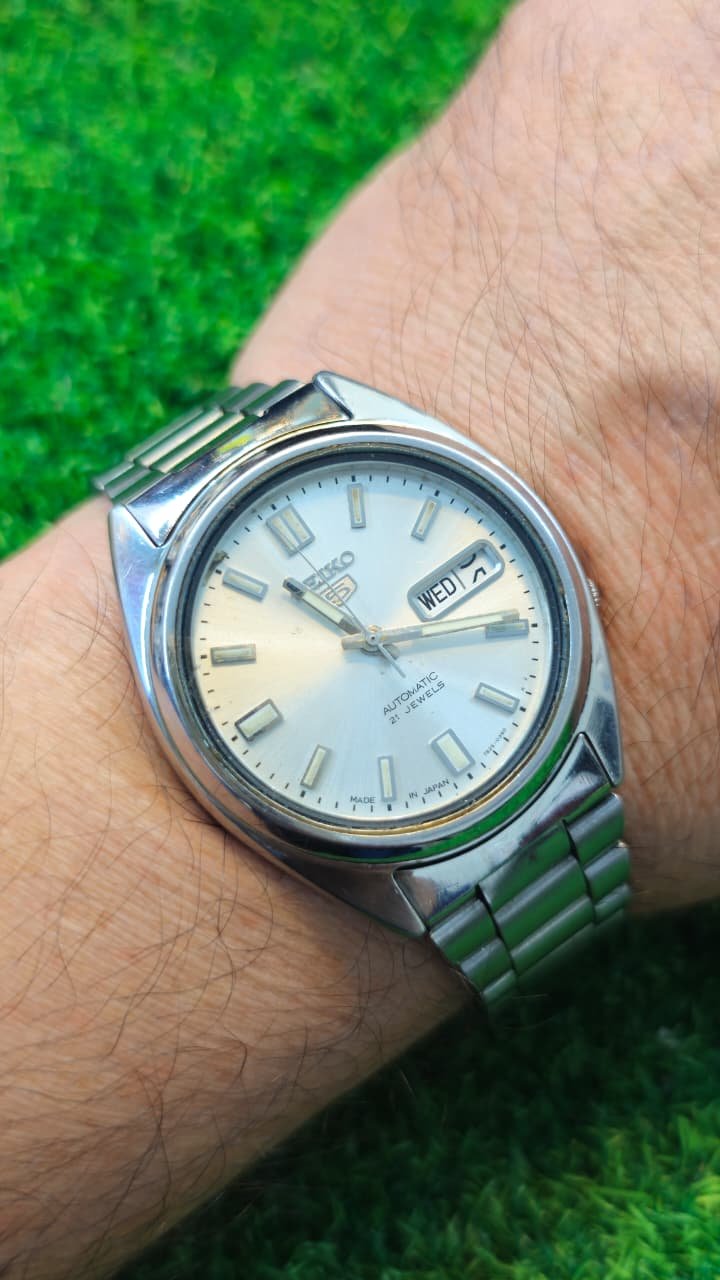 WhatsApp Image 2026-01-16 at 6.21.31 PM 1980s Seiko 5 Automatic 7s26 caliber 21-jewels japan made watch for Men's (Used) - Image 2