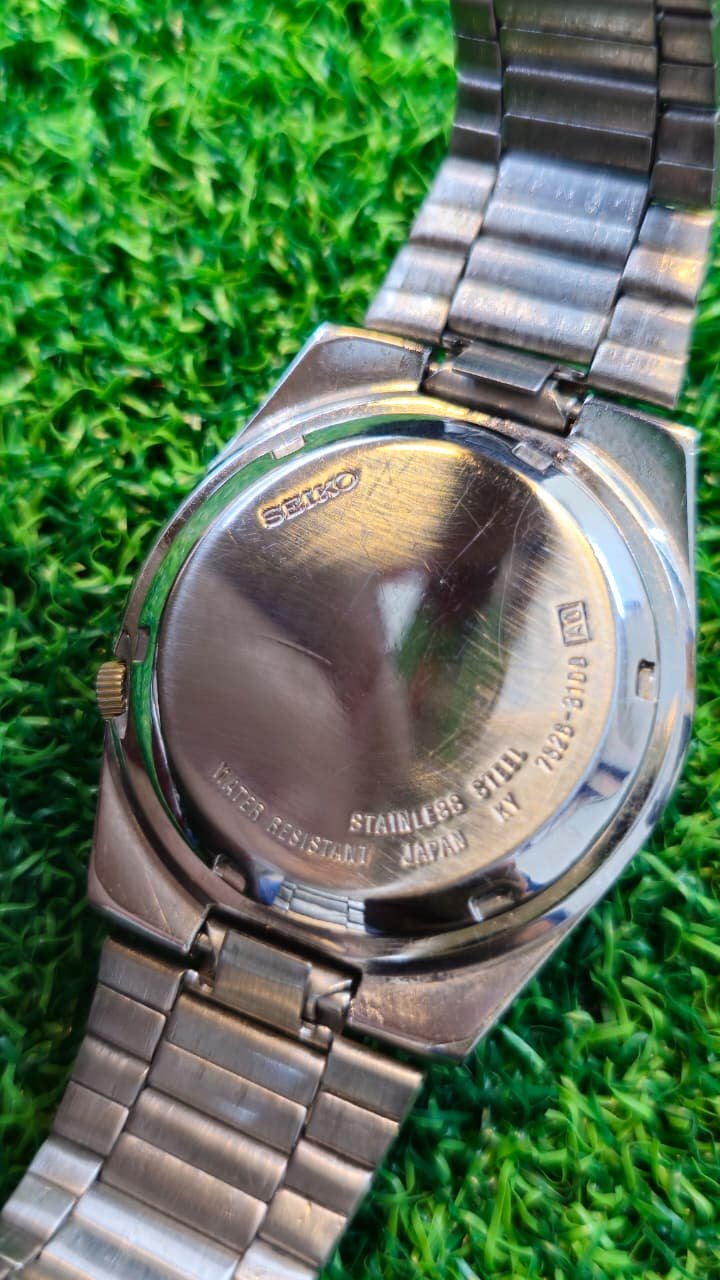 WhatsApp Image 2026-01-16 at 6.23.02 PM (1) 1980s Seiko 5 Automatic 7s26 caliber 21-jewels japan made watch for Men's (Used) - Image 4