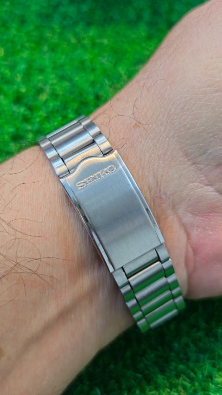 WhatsApp Image 2026-01-16 at 6.23.03 PM (1) 1980s Seiko 5 Automatic 7s26 caliber 21-jewels japan made watch for Men's (Used) - Image 3