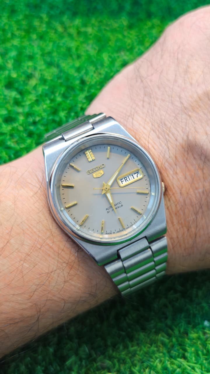 WhatsApp Image 2026-01-16 at 6.23.03 PM 1980s Seiko 5 Automatic 7s26 caliber 21-jewels japan made watch for Men's (Used) - Image 2