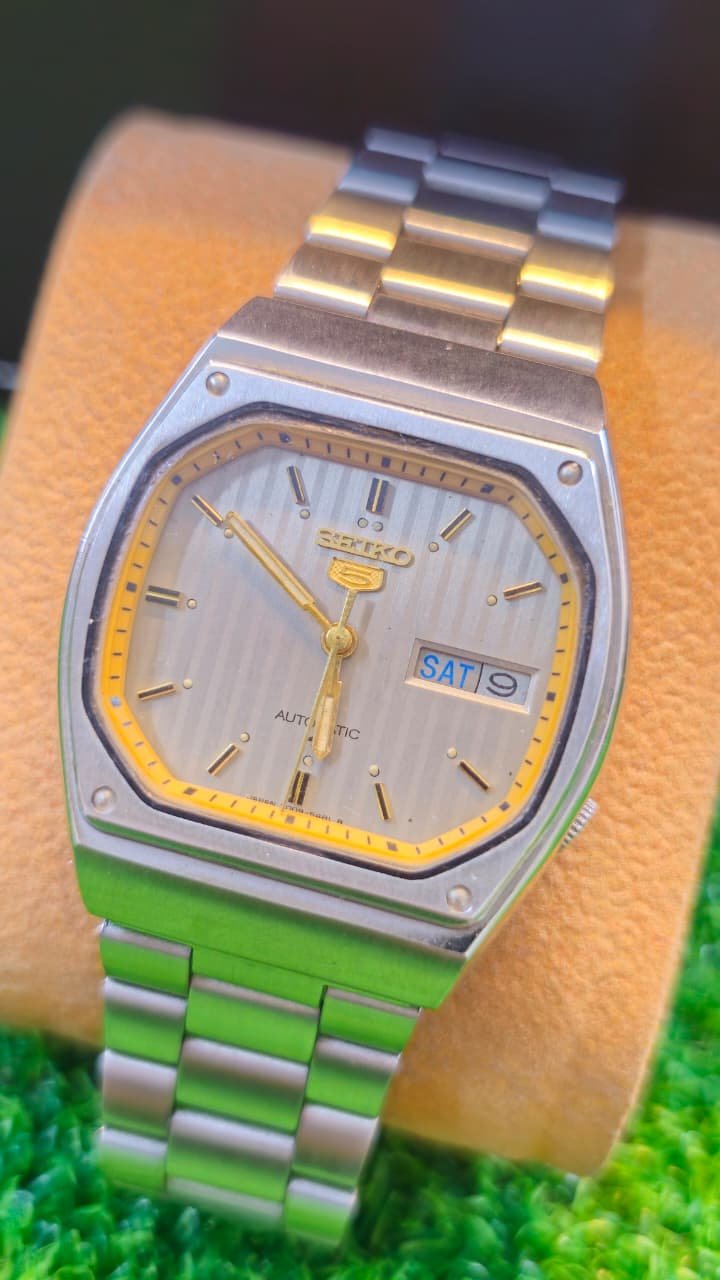 WhatsApp Image 2026-01-16 at 6.38.03 PM 1970s Seiko 5 Automatic 7009 caliber 21-jewels japan made watch for Men's (Used) - Image 1