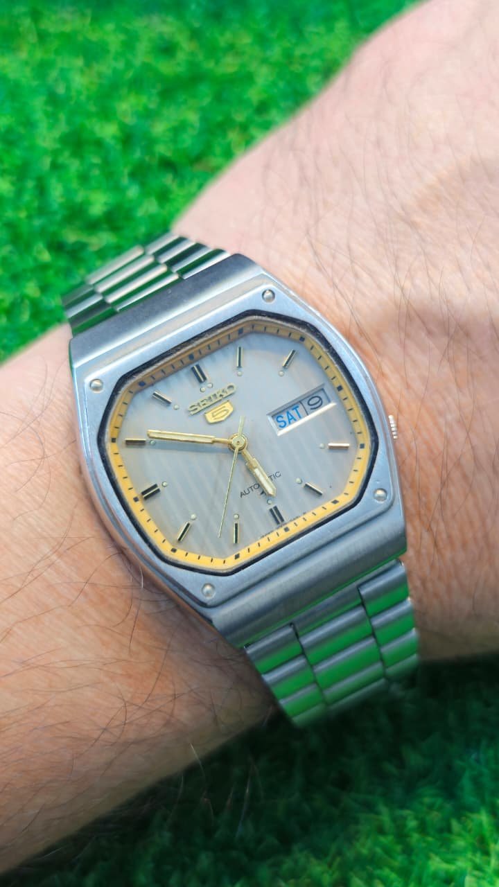 WhatsApp Image 2026-01-16 at 6.38.04 PM (1) 1970s Seiko 5 Automatic 7009 caliber 21-jewels japan made watch for Men's (Used) - Image 2