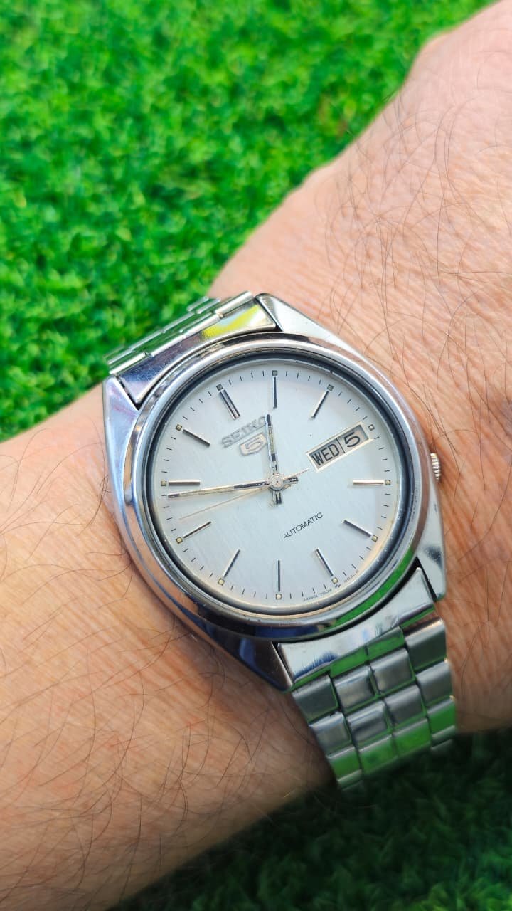 WhatsApp Image 2026-01-16 at 6.42.58 PM (1) 1980s Seiko 5 Automatic 7009 caliber 17-jewels japan made watch for Men's (Used) - Image 2