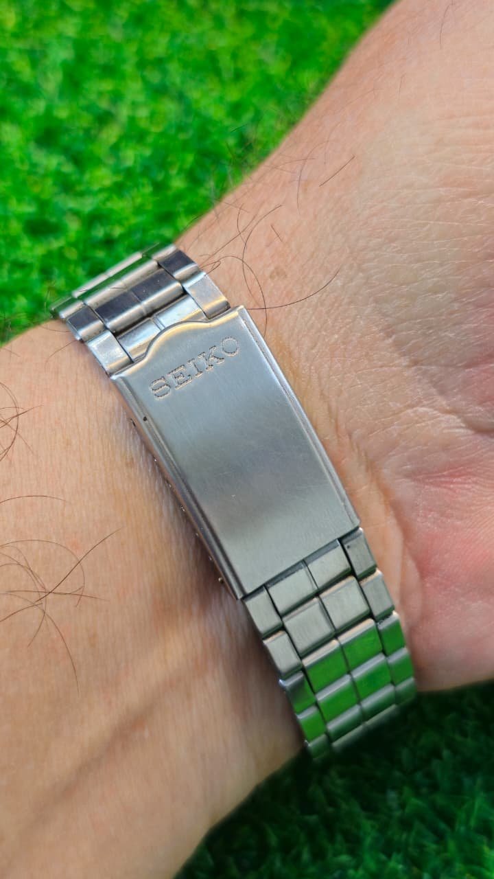 WhatsApp Image 2026-01-16 at 6.42.58 PM (2) 1980s Seiko 5 Automatic 7009 caliber 17-jewels japan made watch for Men's (Used) - Image 3