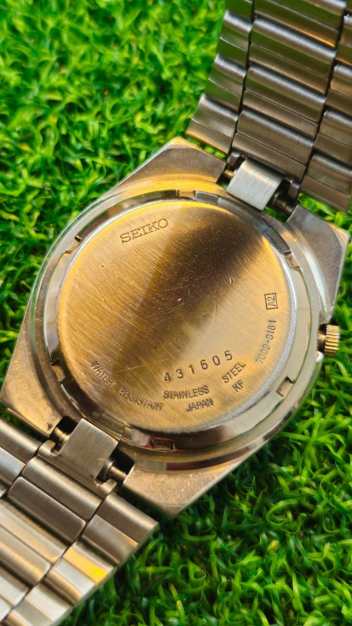 WhatsApp Image 2026-01-16 at 6.50.14 PM (1) 1980s Seiko 5 Automatic 7009 caliber 21-jewels Black Railway dial japan made watch for Men's (Used) - Image 4