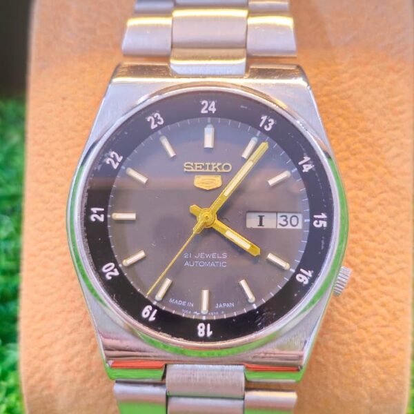 1980s Seiko 5 Automatic 7009 caliber 21-jewels Black Railway dial japan made watch for Men's (Used)