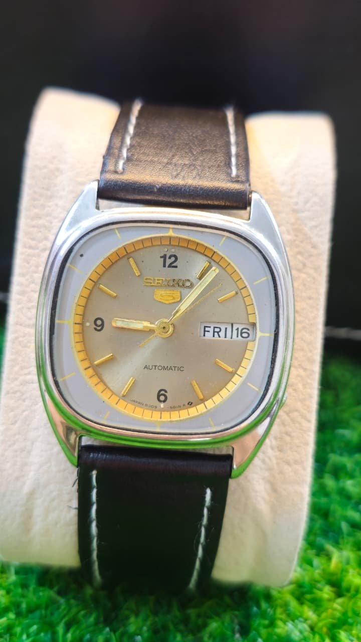 WhatsApp Image 2026-01-20 at 11.09.16 AM 1960s Seiko 5 Automatic 6309 caliber 21-jewels japan made watch for Men's (Used) - Image 1