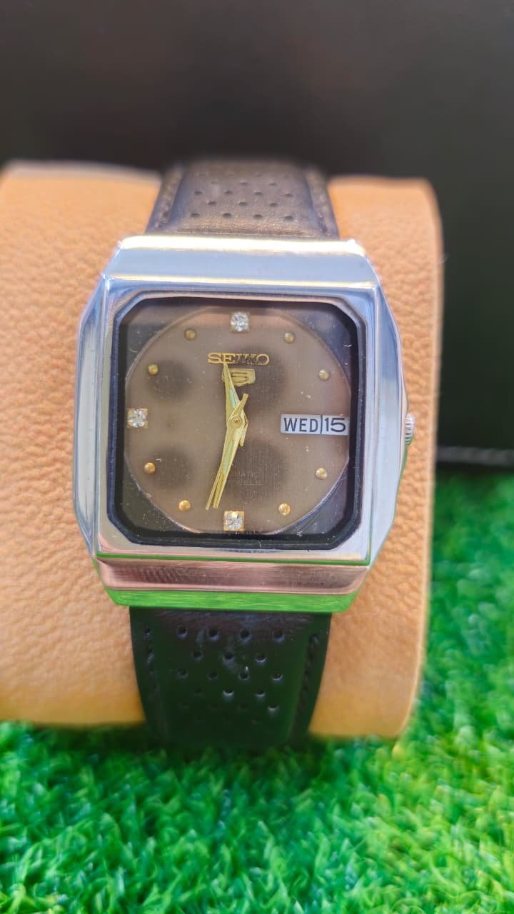 WhatsApp Image 2026-01-20 at 11.16.10 AM 1960s Seiko 5 Automatic 6349 caliber 23-jewels JDM japan made watch for Men's (Used) - Image 1