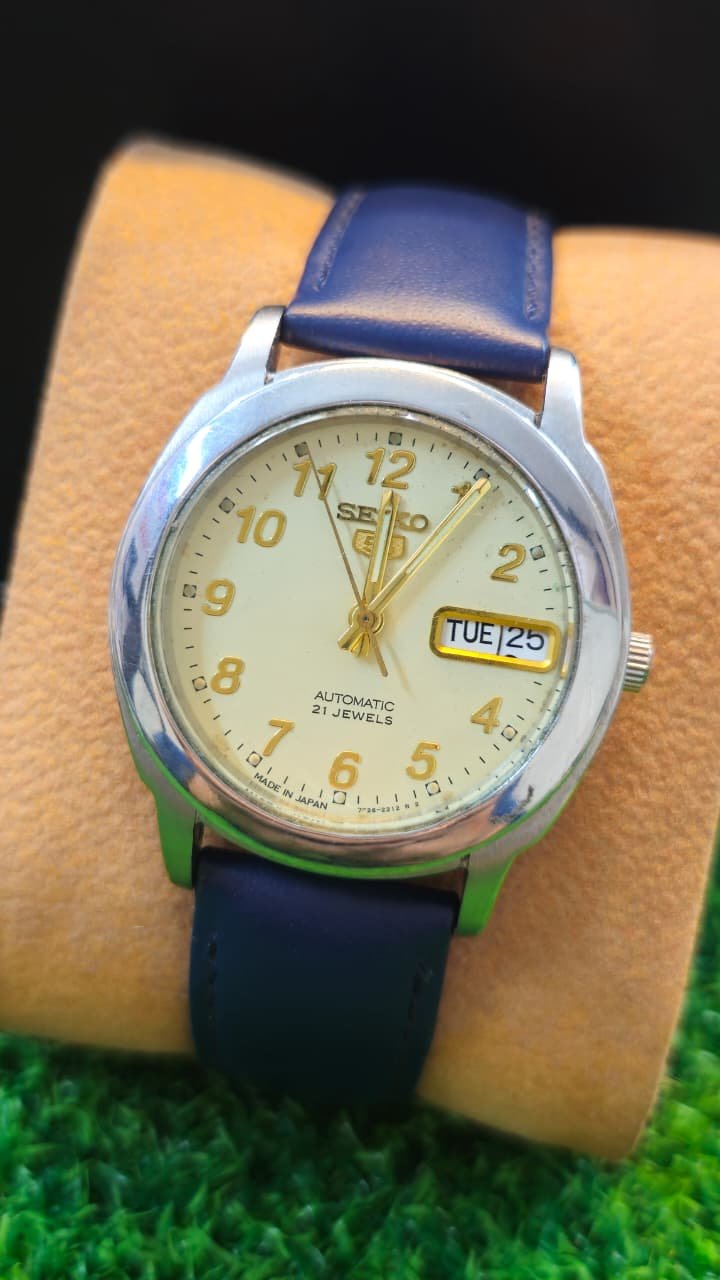 WhatsApp Image 2026-01-20 at 11.27.43 AM Seiko 5 Automatic 7s26 caliber 21-jewels japan made watch for Men's (Used) - Image 1