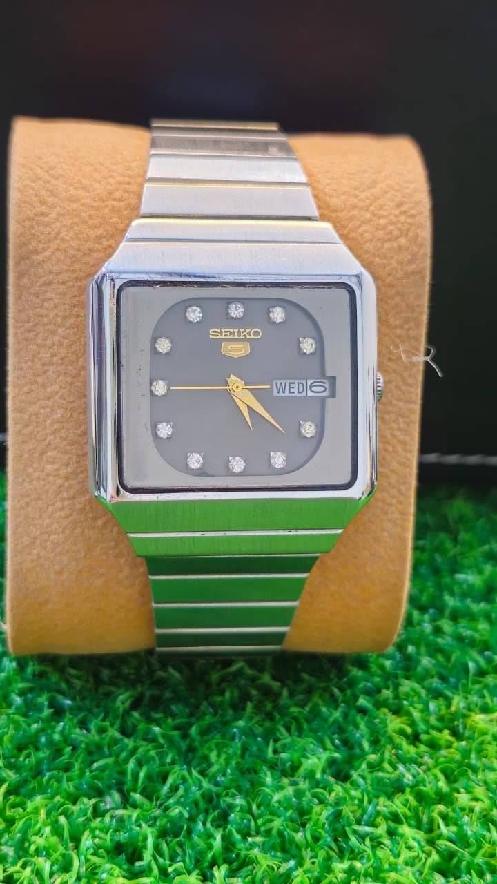 WhatsApp Image 2026-01-20 at 3.03.51 PM 1960s Seiko 5 Automatic 6349 caliber 23-jewels japan made watch for Men's (Used) - Image 1