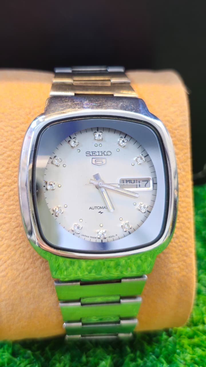 WhatsApp Image 2026-01-20 at 3.07.49 PM 1970s Seiko 5 Automatic 7009 caliber 21-jewels japan made watch for Men's (Used) - Image 1