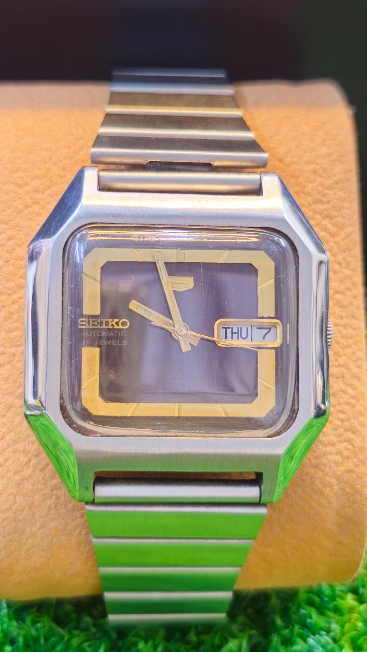 WhatsApp Image 2026-01-20 at 3.10.50 PM Vintage 1970s Seiko 5 Automatic 7019 caliber 21-jewels TV dial japan made watch for Men's (Used) - Image 1