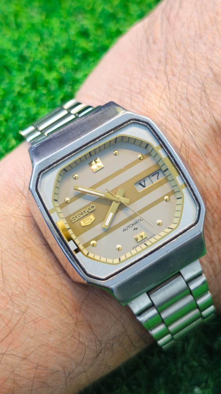 WhatsApp Image 2026-01-20 at 3.15.02 PM Vintage 1970s Seiko 5 Automatic 7009 caliber 21-jewels japan made watch for Men's (Used) - Image 2