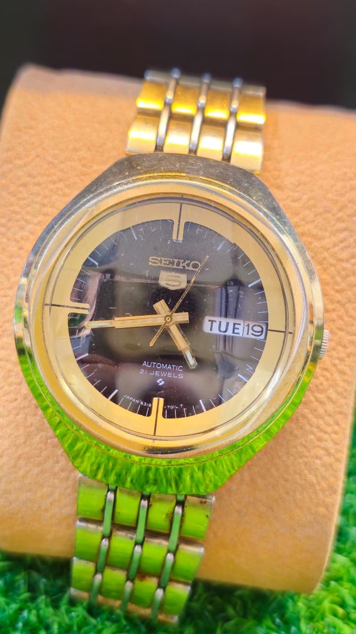 WhatsApp Image 2026-01-20 at 3.18.32 PM Vintage 1960s Seiko 5 Automatic 6319 caliber 21-jewels Helmet dial For Bikers japan made watch for Men's (Used) - Image 1